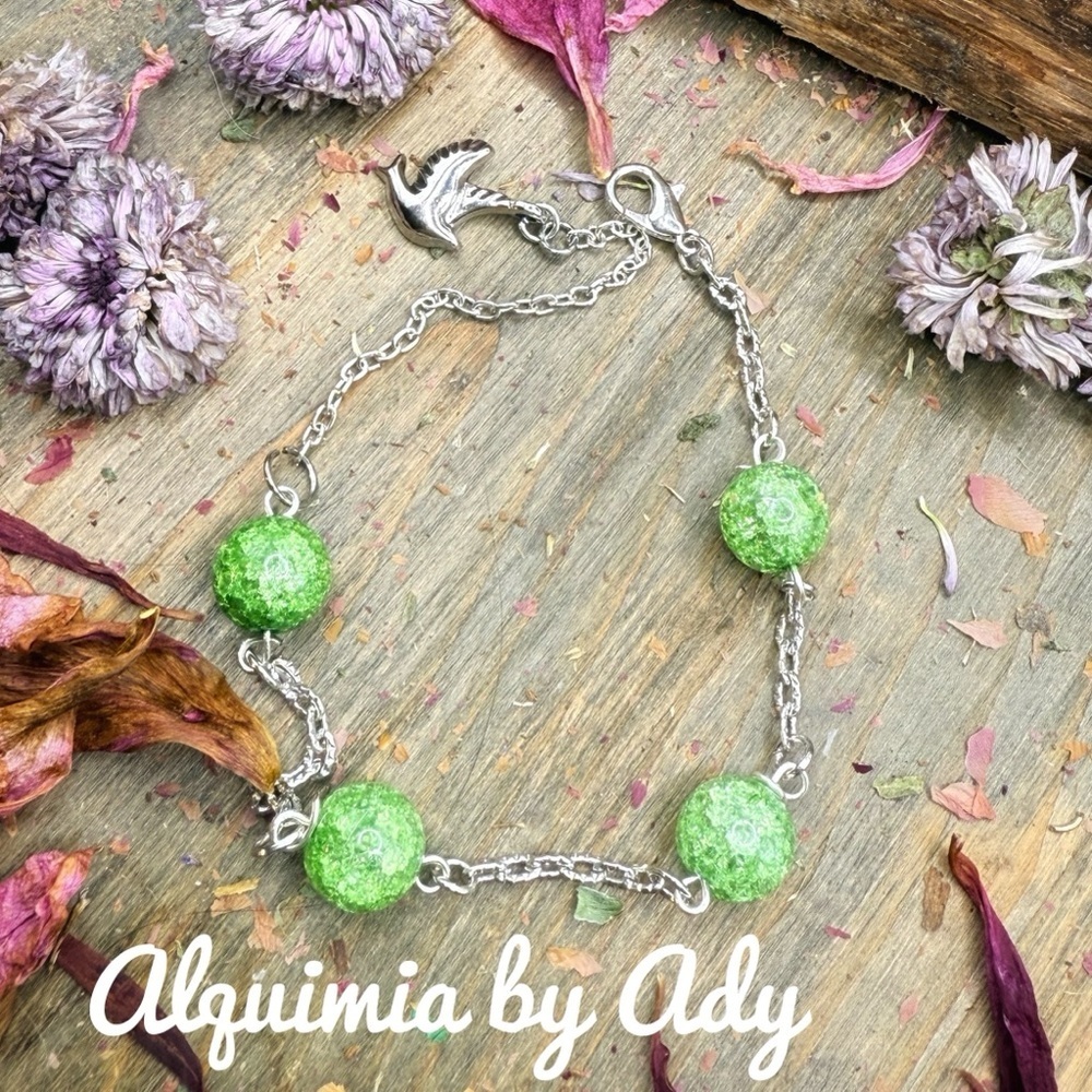 Alquimia Vibrant Green quartz and Silver dove charm Bracelet